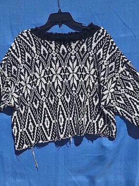 Black & White Patterned Cropped Women's Sweater Size S